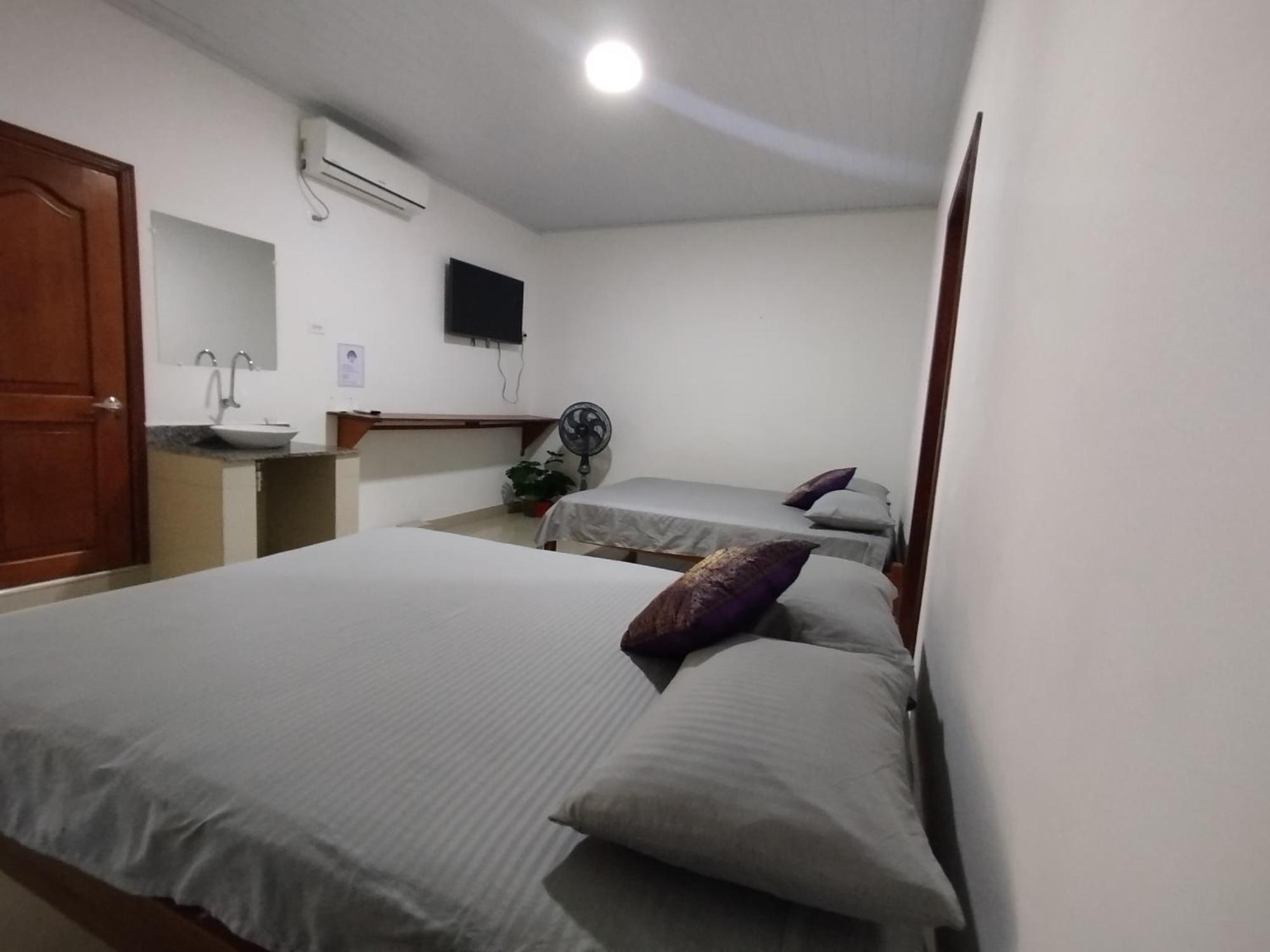 Kanaq Hotel Tours Leticia Buitenkant foto
